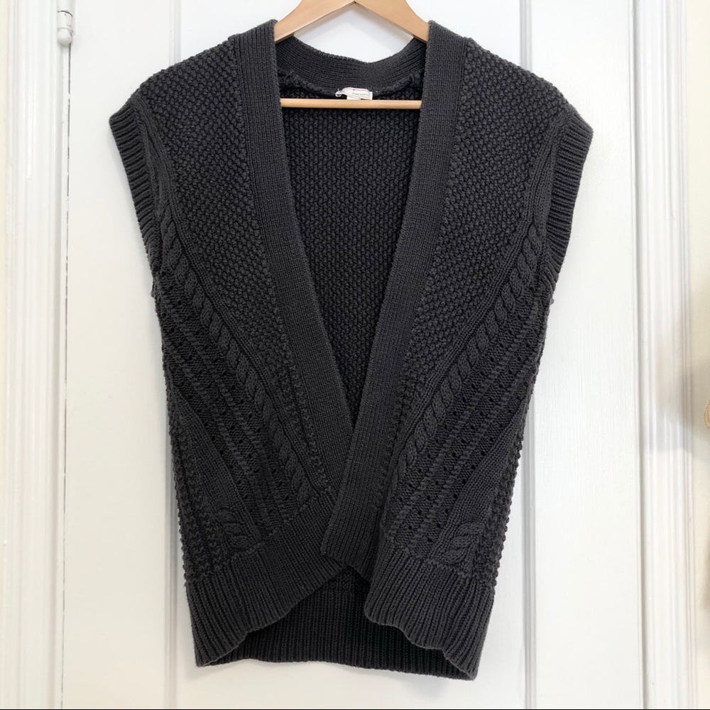 GAP dark gray knit sweater vest size XS/S